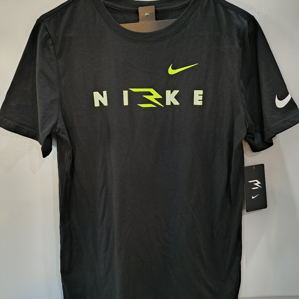 Nike Black Short Sleeve Tee with Iconic Swoosh
